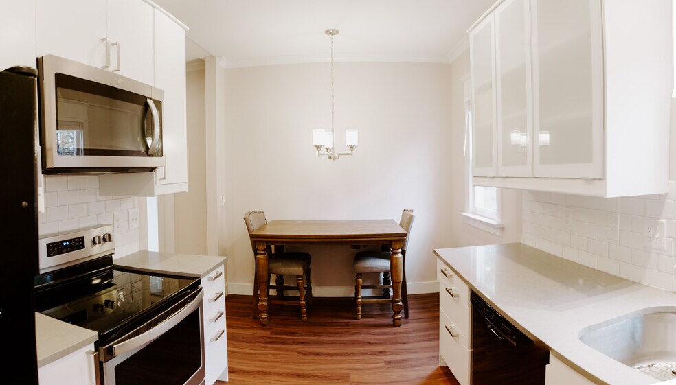 Dining - 4757 36th Ave S