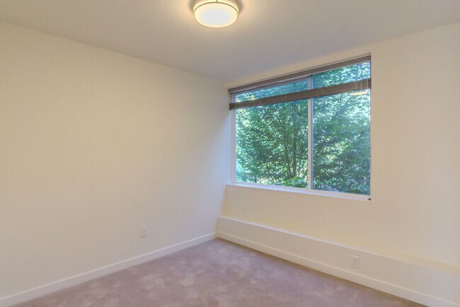 Building Photo - 2513 13th Ave S