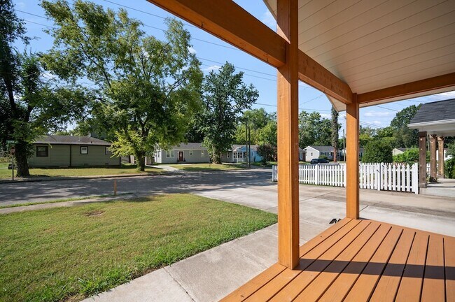 Building Photo - 2600 Aspen Dr