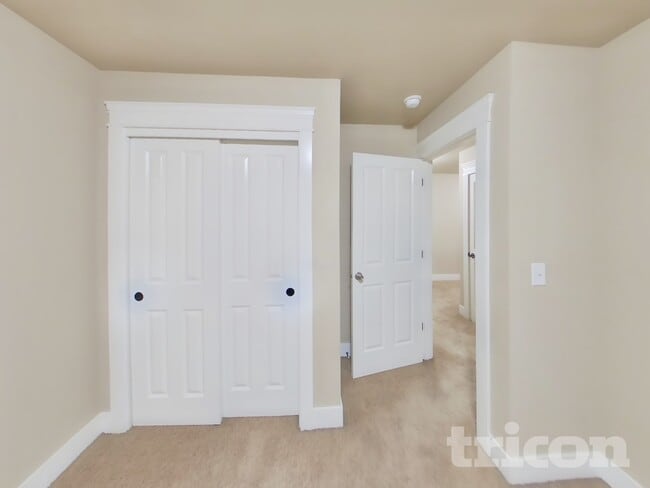 Building Photo - 4422 Logan Dr NE