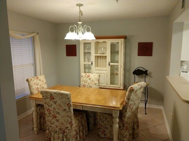 Building Photo - Anastasia Island Condo for Rent! ONE CAR G...
