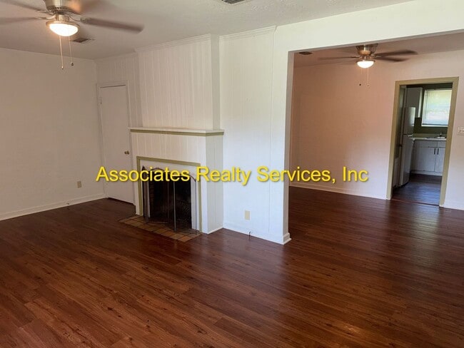 Building Photo - 7 Blocks to Campus! 3 Bed, 2 Bath with a Fenced Backyard and Large Sunroom