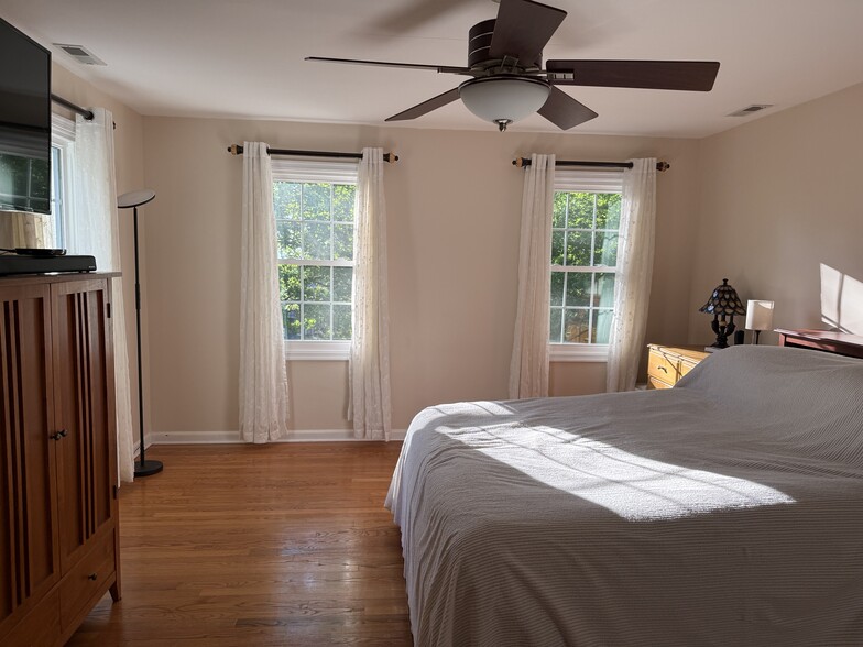 Master Bedroom - 7413 Skyline Dr