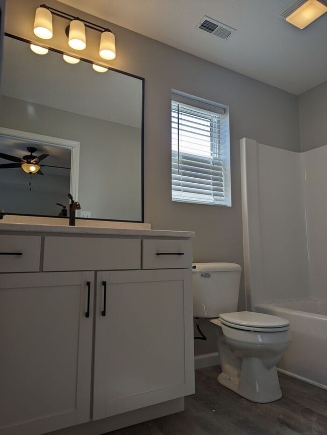 Building Photo - This is the perfect chance to settle into ...