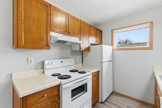 Building Photo - 3360 S Fairway Ave