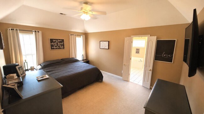 Building Photo - 11652 Belle Manor Dr