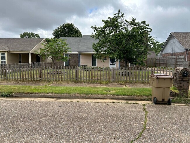 Building Photo - 6823 Northknoll Cove