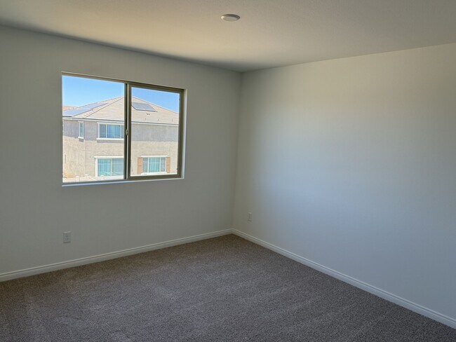 Building Photo - 4470 Hickory Ct