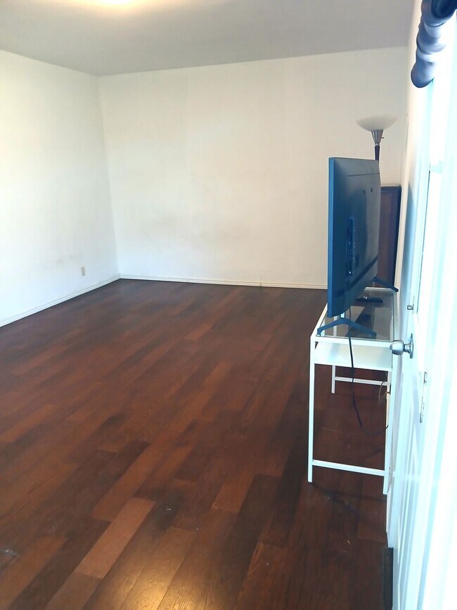 Building Photo - Charming 3-bedroom Home on Upper Westside -Large Yard and Covered Patio