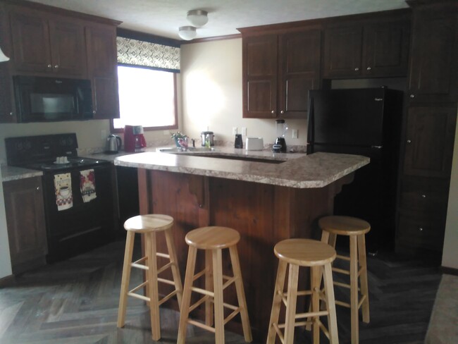 Microwave above range, dishwasher, refrigerator. Lots of cabinet space - 20 Ocean Dr