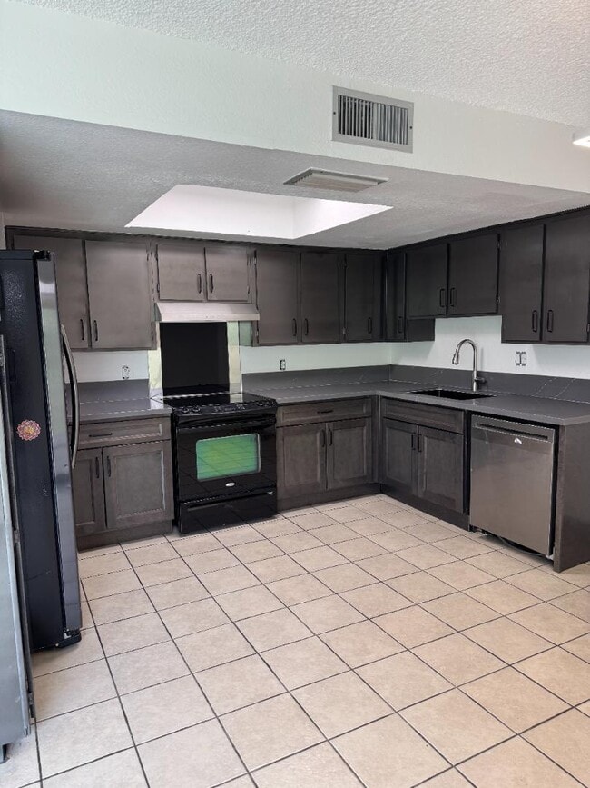 Building Photo - 8130 N 33rd Dr