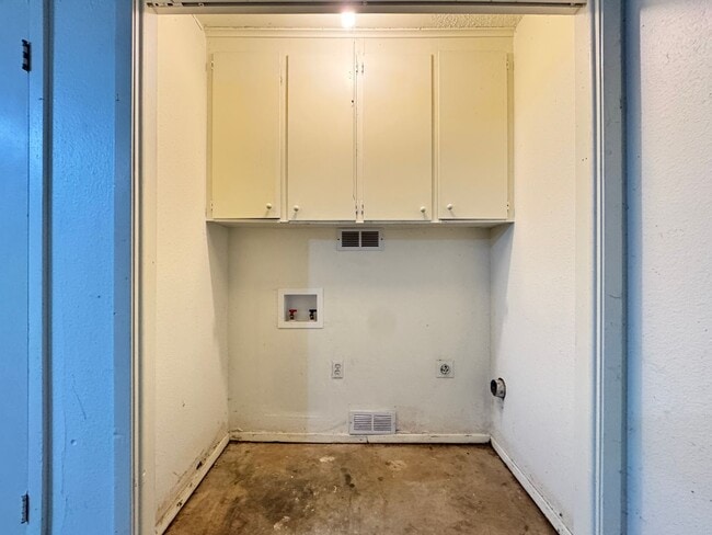 Building Photo - 4217 Aberdeen Dr