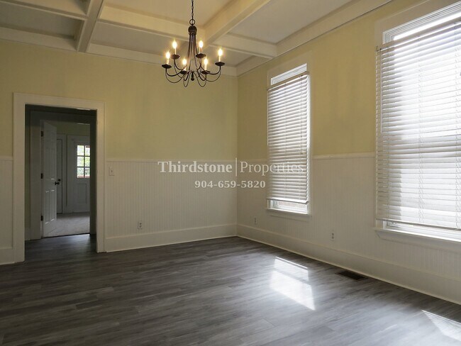 Building Photo - 212 E 6th St