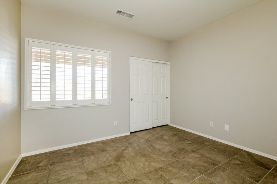 Building Photo - 1913 S 83rd Dr