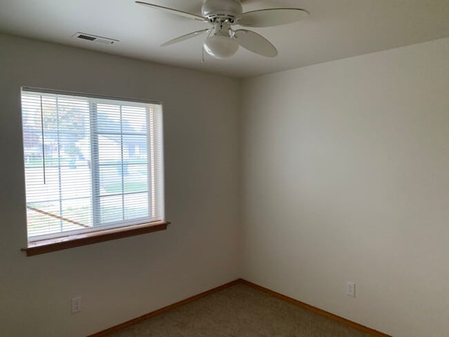 Building Photo - 3 Bed/2 Bath in Heartland