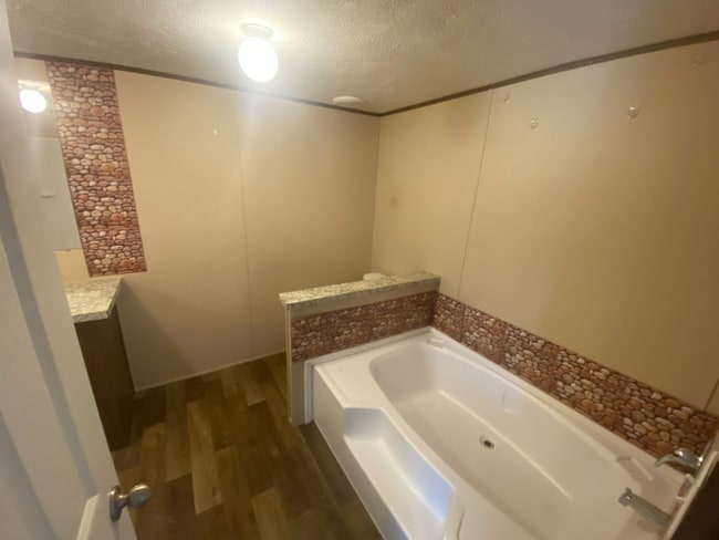 Building Photo - 604 Alexander Rd