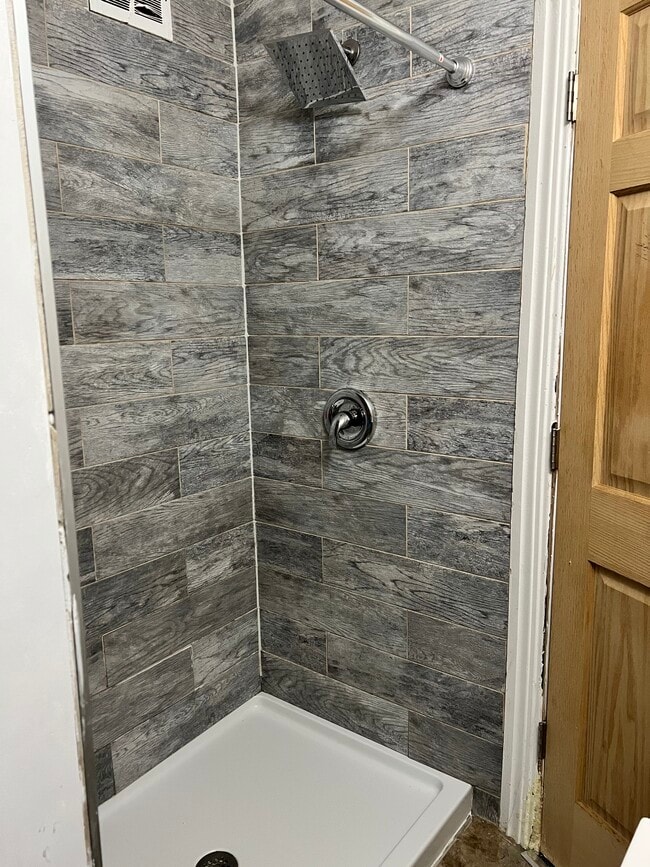 Bathroom - 17 Superior Ter