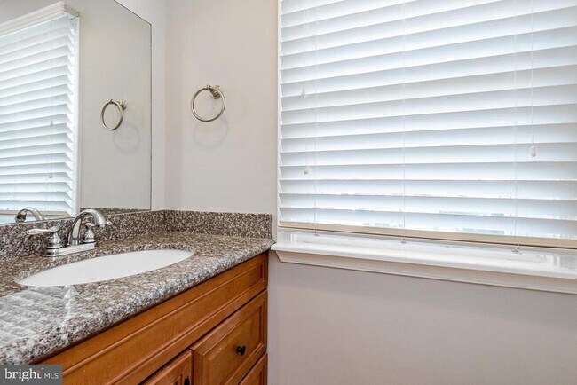 Building Photo - 1663 Hart Ct