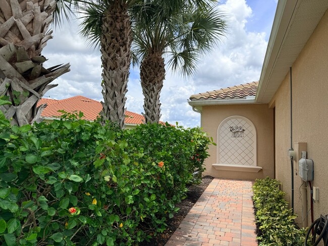 Building Photo - 14560 Grapevine Dr