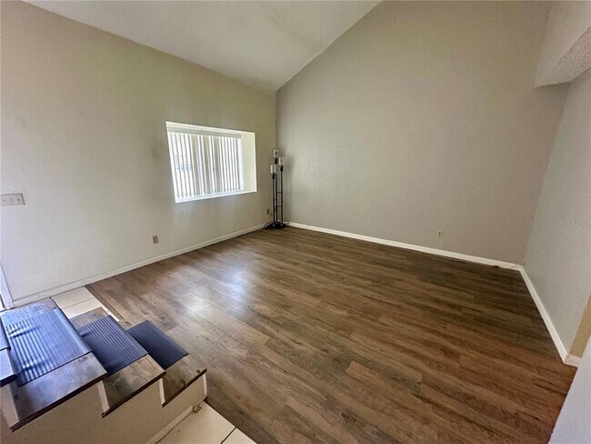 Building Photo - 1205 S Park Ave