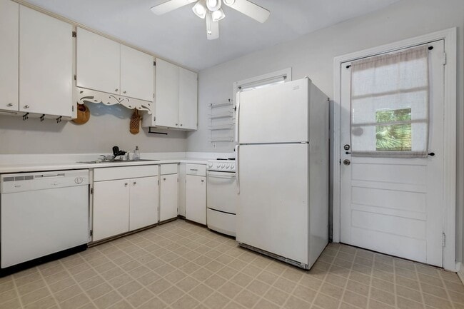 Building Photo - Charming Midtown Tallahassee Duplex