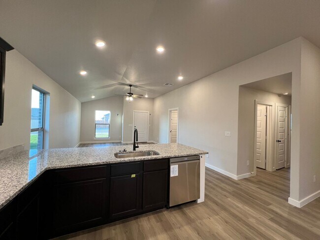 Building Photo - For Rent: Charming 3-Bedroom, 2-Bath Home in West Texas!