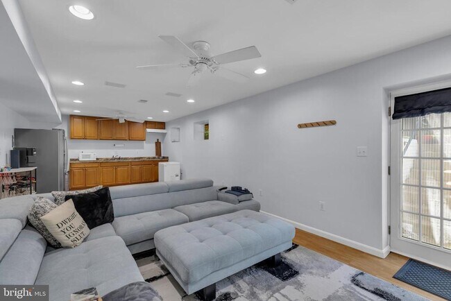 Building Photo - 6802 Dewars Way