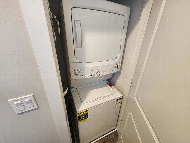 Building Photo - 6337 S Ellis Ave