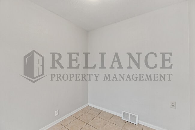 Building Photo - 5110 E Pawnee St