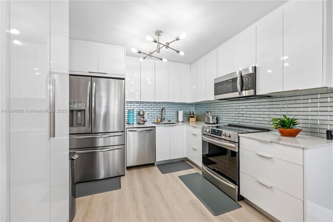 Building Photo - 2201 S Ocean Dr