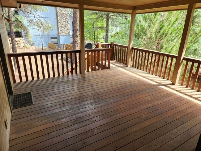 Building Photo - Spacious Country Club Home | 2,900+ Sq Ft | A/C | 3-Car Garage