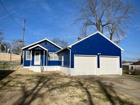 Building Photo - 2332 N 70th Ave