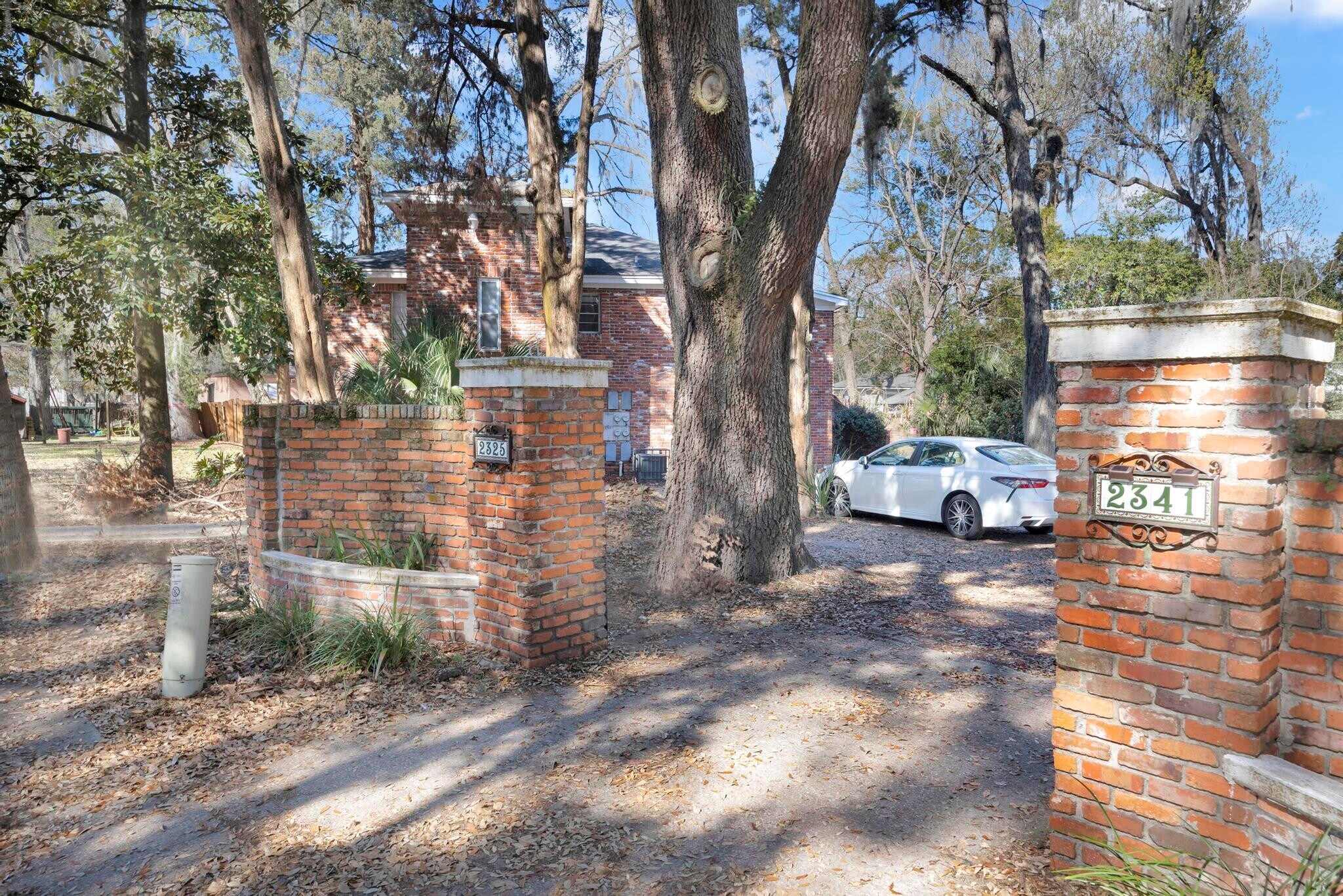 Building Photo - 2325 Spring Park Rd
