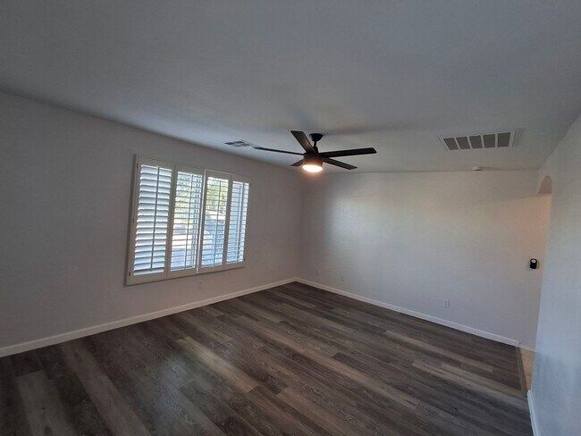 Building Photo - 29109 N Yellow Bee Dr