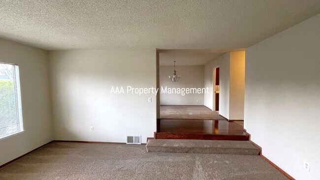 Building Photo - Nice 4 bedroom 2 bath Single family home in great neighborhood!