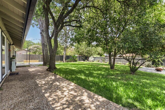 Building Photo - 1602 Thornridge Rd