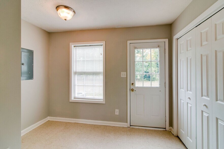 Building Photo - 809 Oak Arbor Ct