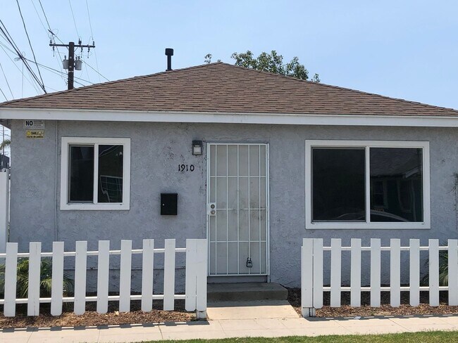 Building Photo - 5890 Gardenia Ave