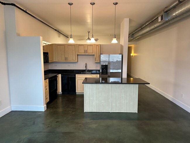 Building Photo - Adorable Studio Apartment in Plaza Midwood!!