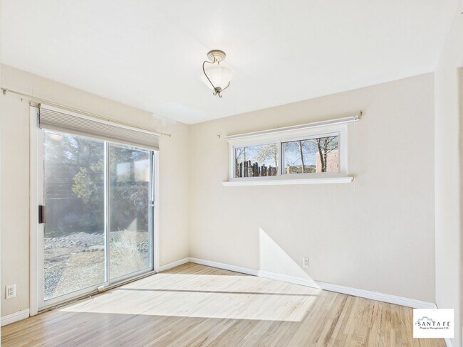 Building Photo - 204 Solana Dr