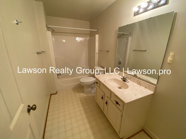 Building Photo - Spacious Hollins Four Bedroom w/ Finished Basement