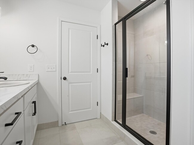 Building Photo - 6246 Hawthorne Ave