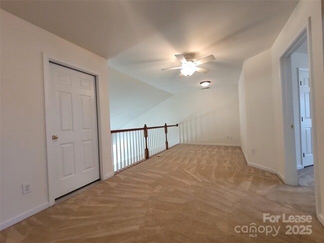 Building Photo - 120 N Arcadian Way