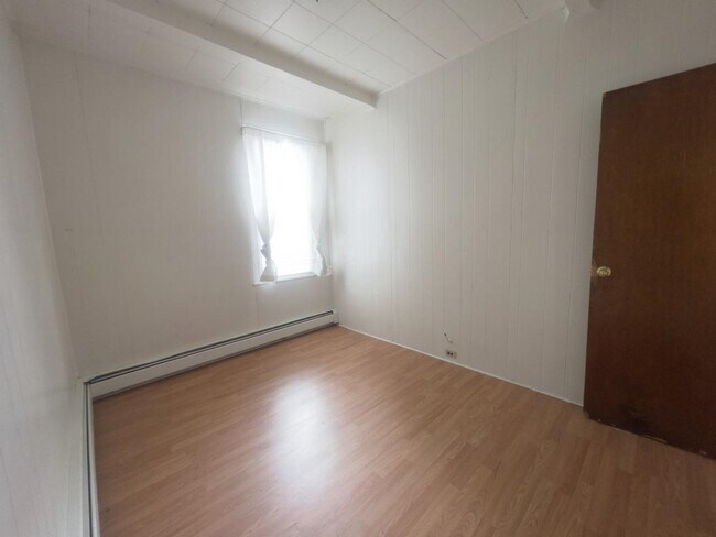 Building Photo - 17 E 48th St