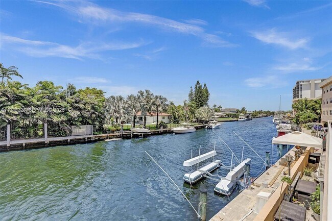 Building Photo - 2640 NE 135th St