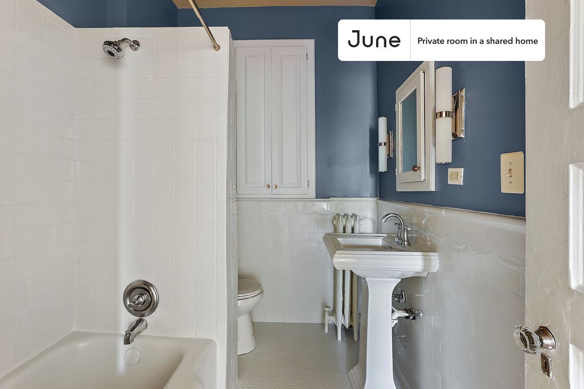 Building Photo - Room in Shared 4 bed/2 bath home