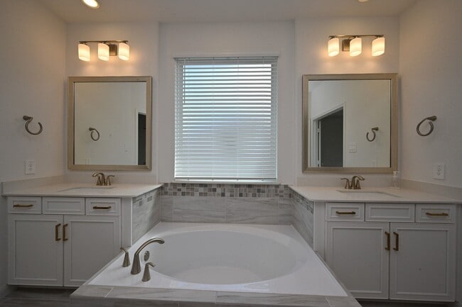 Building Photo - 4112 Farm Holw St