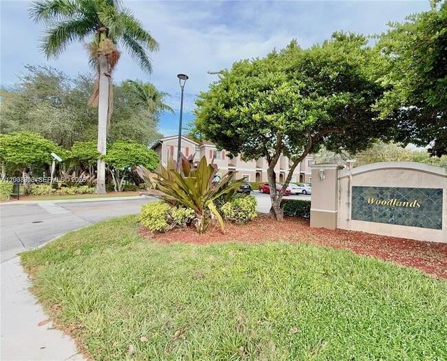 Building Photo - 4412 Woodland Cir