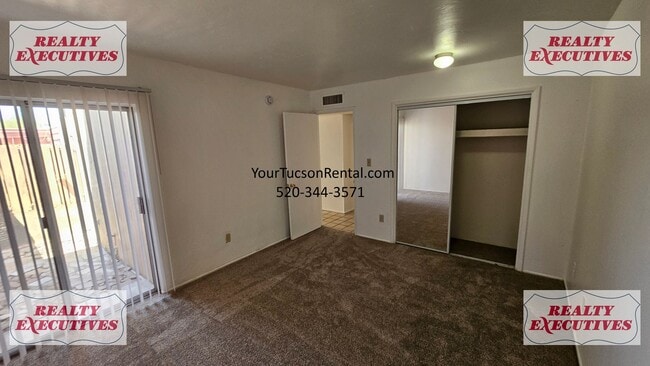 Building Photo - Fort Lowell & Campbell 2/1 - A/C and all a...