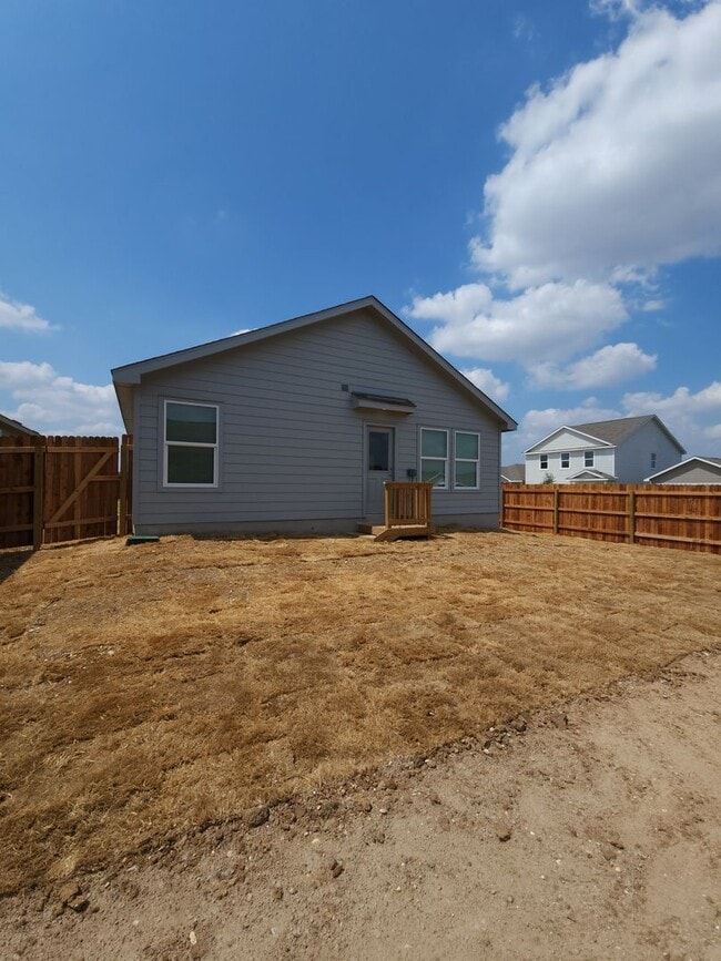 Building Photo - 2 weeks free Rent! Mission Del Lago- South of San Antonio, Tx